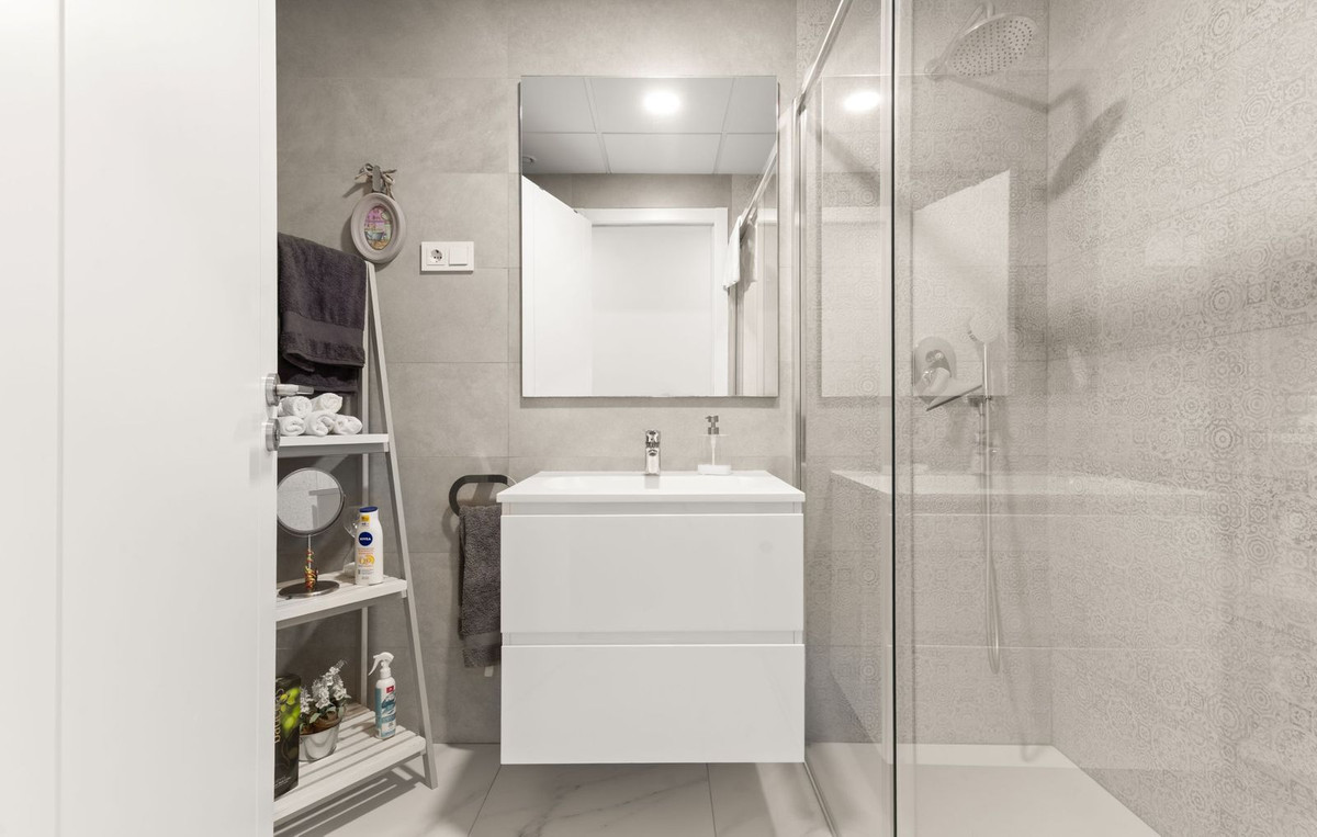 2 Bed Apartment for sale in New Golden Mile Costa Del Sol, Málaga, Spain