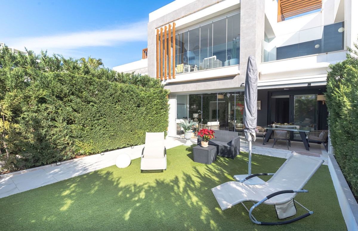 2 Bed Apartment for sale in New Golden Mile Costa Del Sol, Málaga, Spain