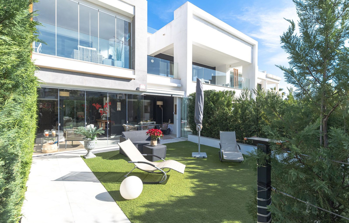 2 Bed Apartment for sale in New Golden Mile Costa Del Sol, Málaga, Spain