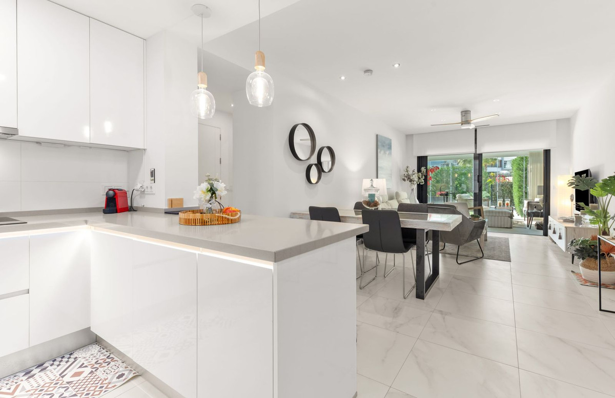 2 Bed Apartment for sale in New Golden Mile Costa Del Sol, Málaga, Spain