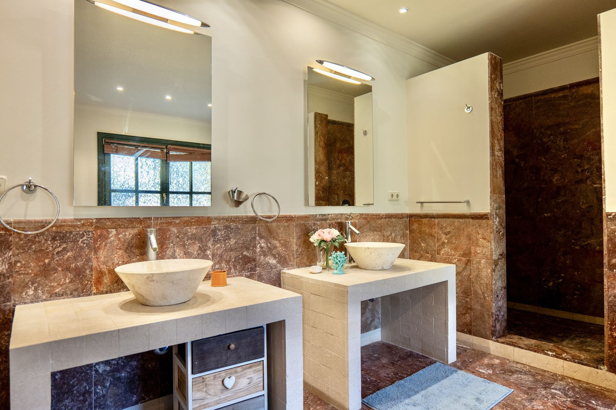 Se vende Villa - Chalet de 6 dormitorios en Costa Del Sol, Málaga, España