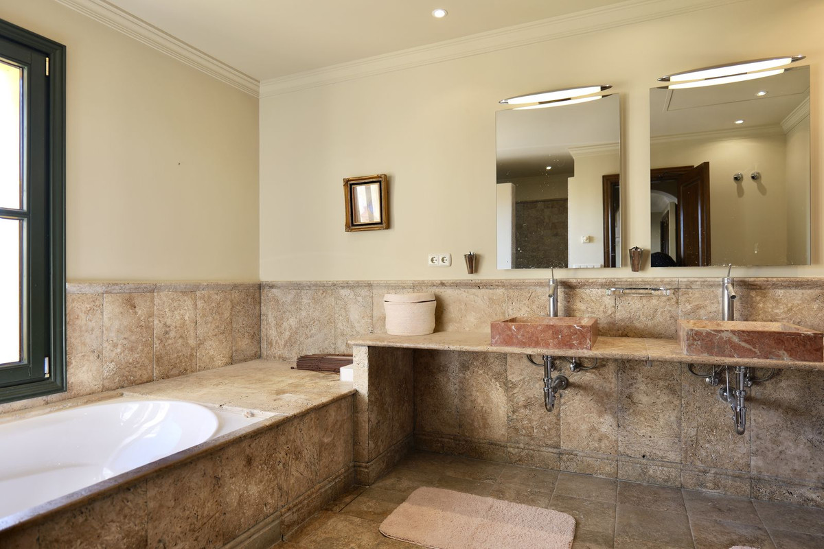 Se vende Villa - Chalet de 6 dormitorios en Costa Del Sol, Málaga, España