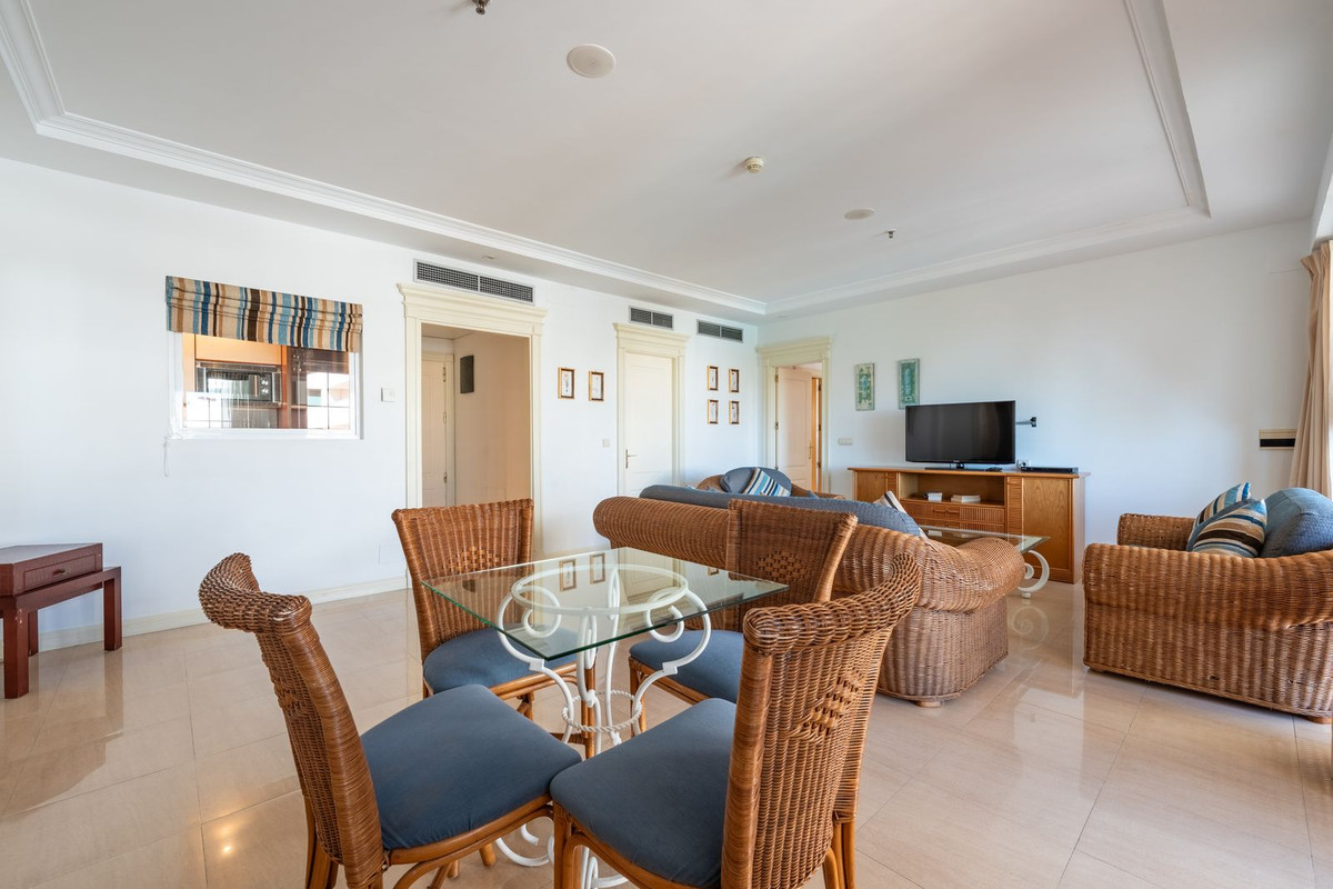 Se vende Apartamento Planta Media de 2 dormitorios en Costa Del Sol, Málaga, España