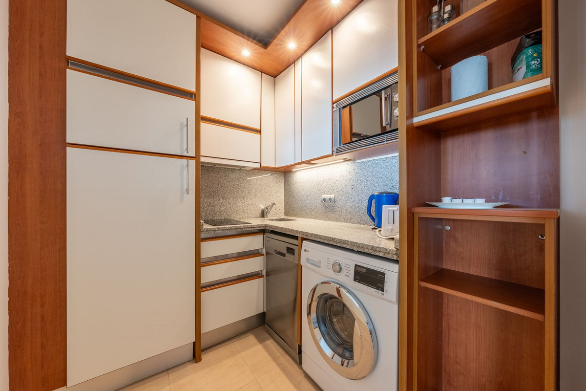 Se vende Apartamento Planta Media de 2 dormitorios en Costa Del Sol, Málaga, España