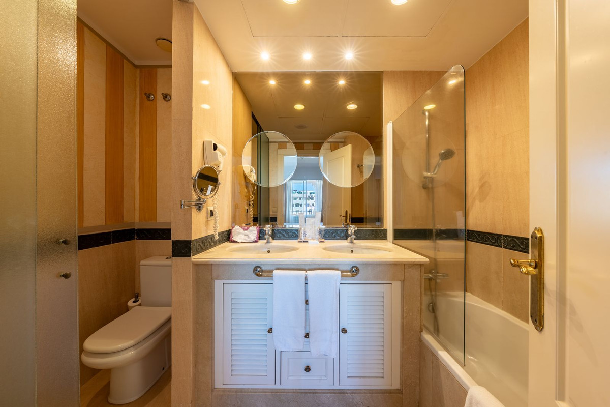 Se vende Apartamento Planta Media de 2 dormitorios en Costa Del Sol, Málaga, España