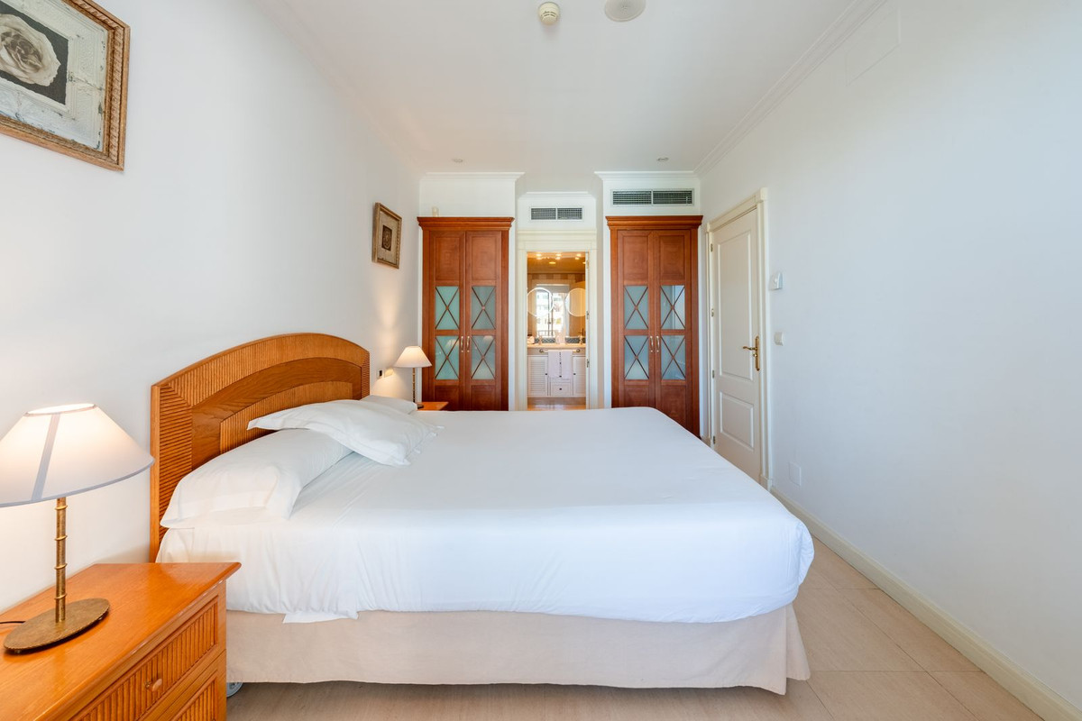 Se vende Apartamento Planta Media de 2 dormitorios en Costa Del Sol, Málaga, España