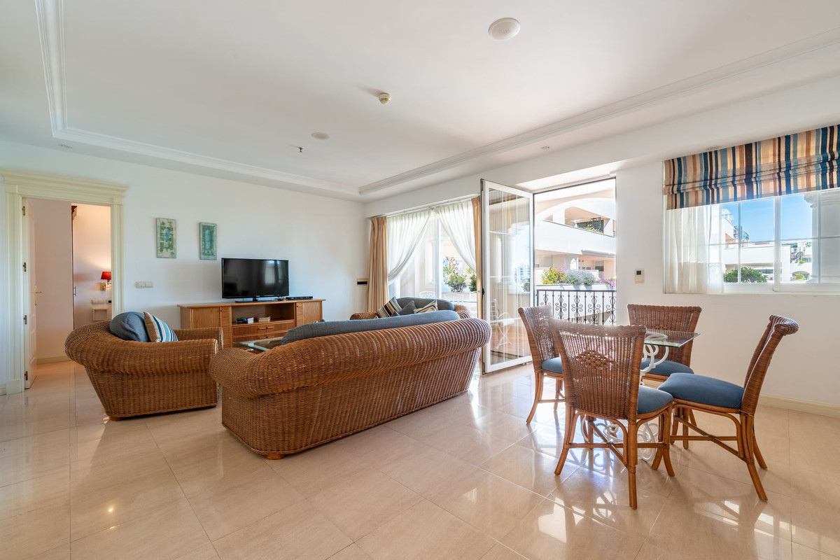 Se vende Apartamento Planta Media de 2 dormitorios en Costa Del Sol, Málaga, España