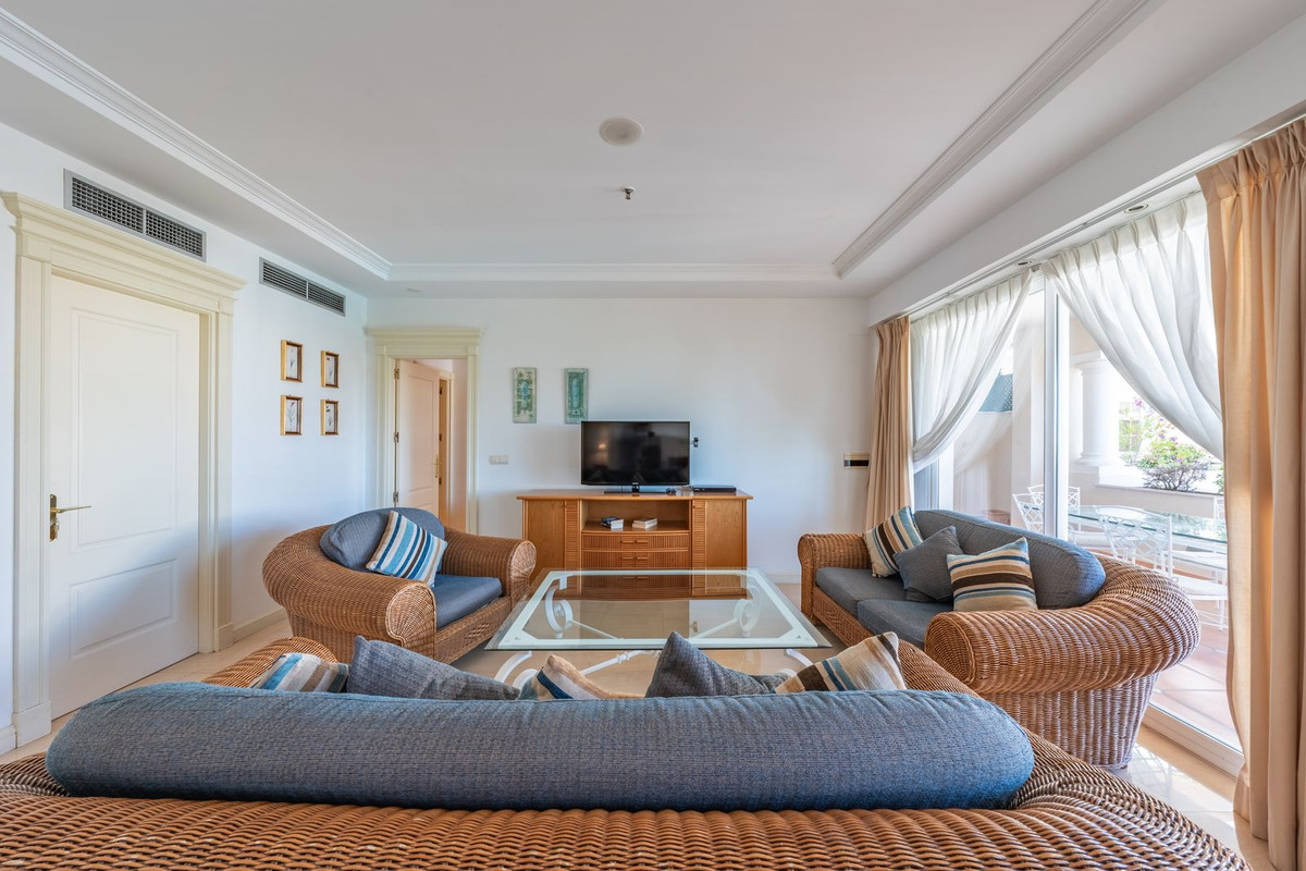 Se vende Apartamento Planta Media de 2 dormitorios en Costa Del Sol, Málaga, España