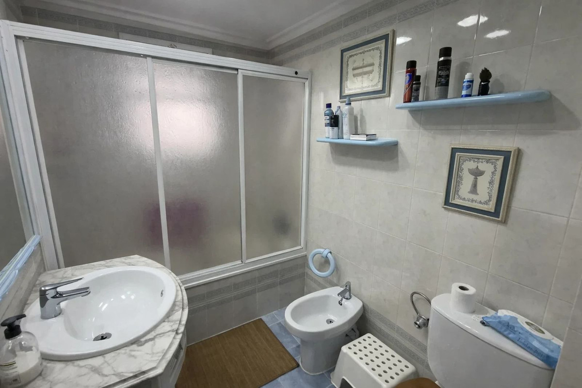 Se vende Apartamento Planta Media de 3 dormitorios en Costa Del Sol, Málaga, España