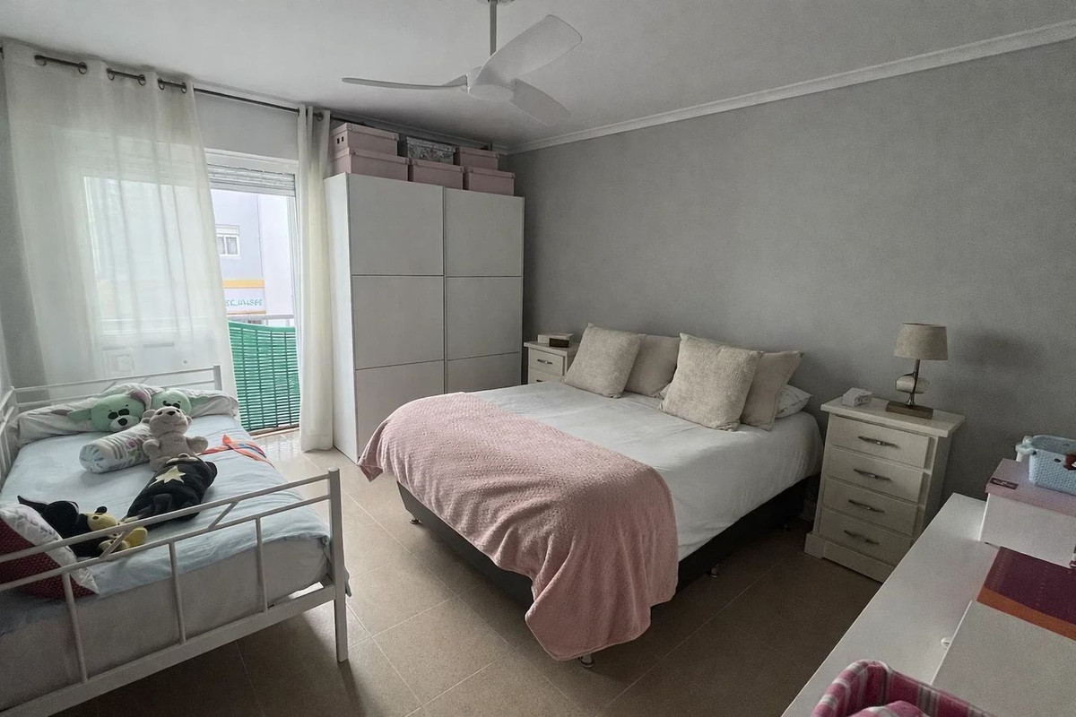 Se vende Apartamento Planta Media de 3 dormitorios en Costa Del Sol, Málaga, España