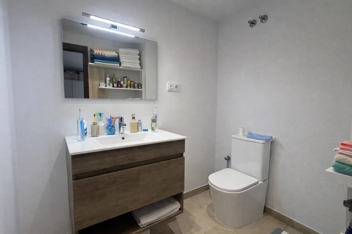 Se vende Apartamento Planta Media de 3 dormitorios en Costa Del Sol, Málaga, España
