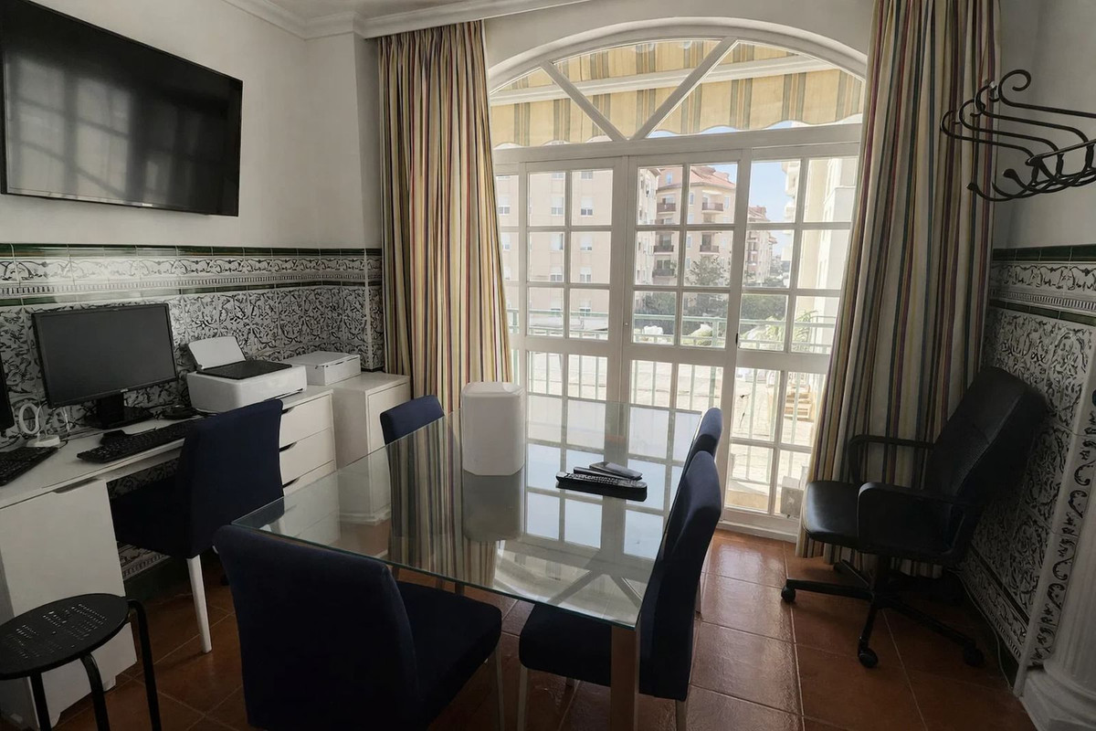 Se vende Apartamento Planta Media de 3 dormitorios en Costa Del Sol, Málaga, España