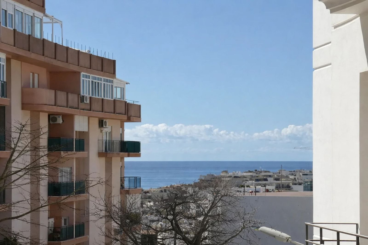 Se vende Apartamento Planta Media de 3 dormitorios en Costa Del Sol, Málaga, España