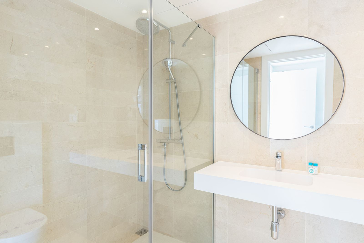 2 Bed Apartment for sale in Nueva Andalucía Costa Del Sol, Málaga, Spain