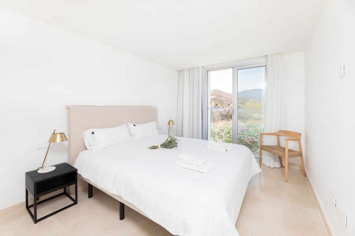 2 Bed Apartment for sale in Nueva Andalucía Costa Del Sol, Málaga, Spain