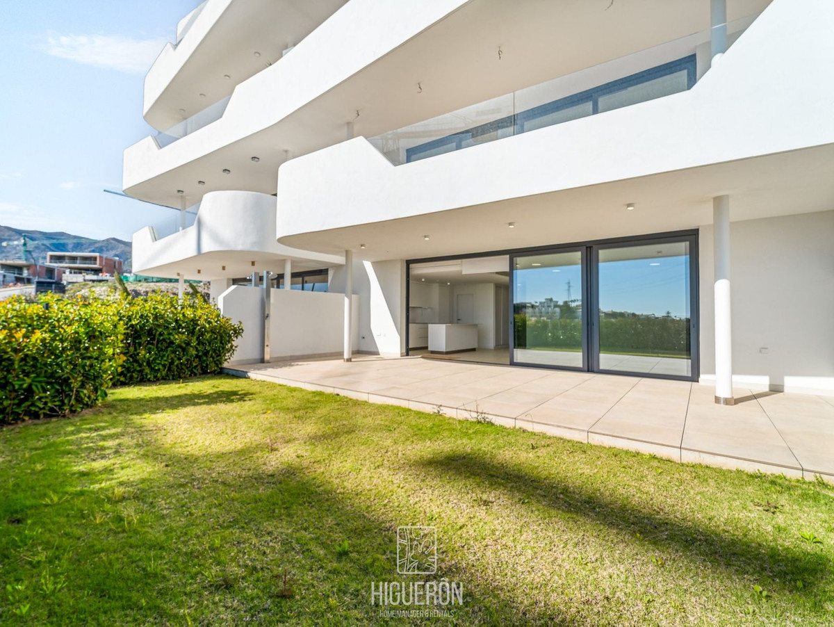 3 Bed Apartment for sale in Fuengirola Costa Del Sol, Málaga, Spain