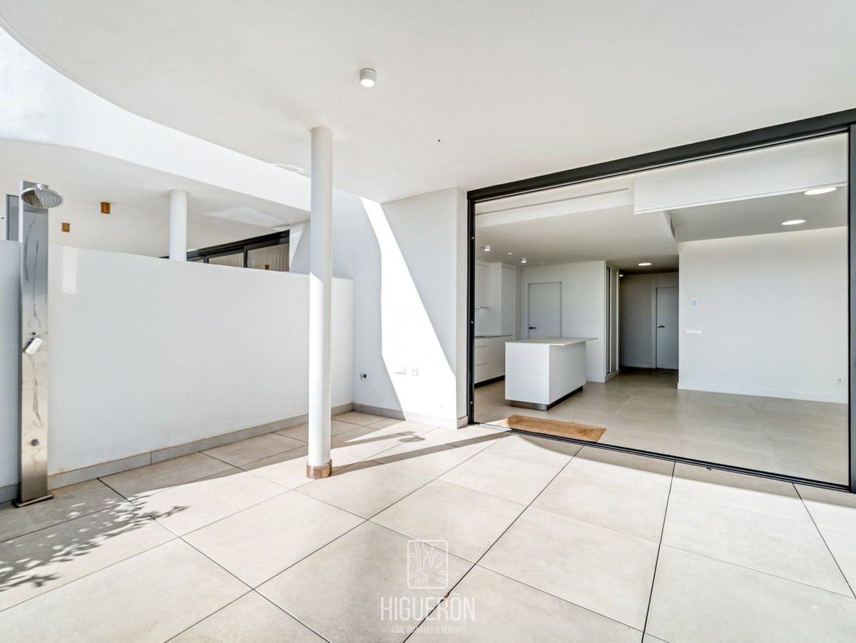 3 Bed Apartment for sale in Fuengirola Costa Del Sol, Málaga, Spain
