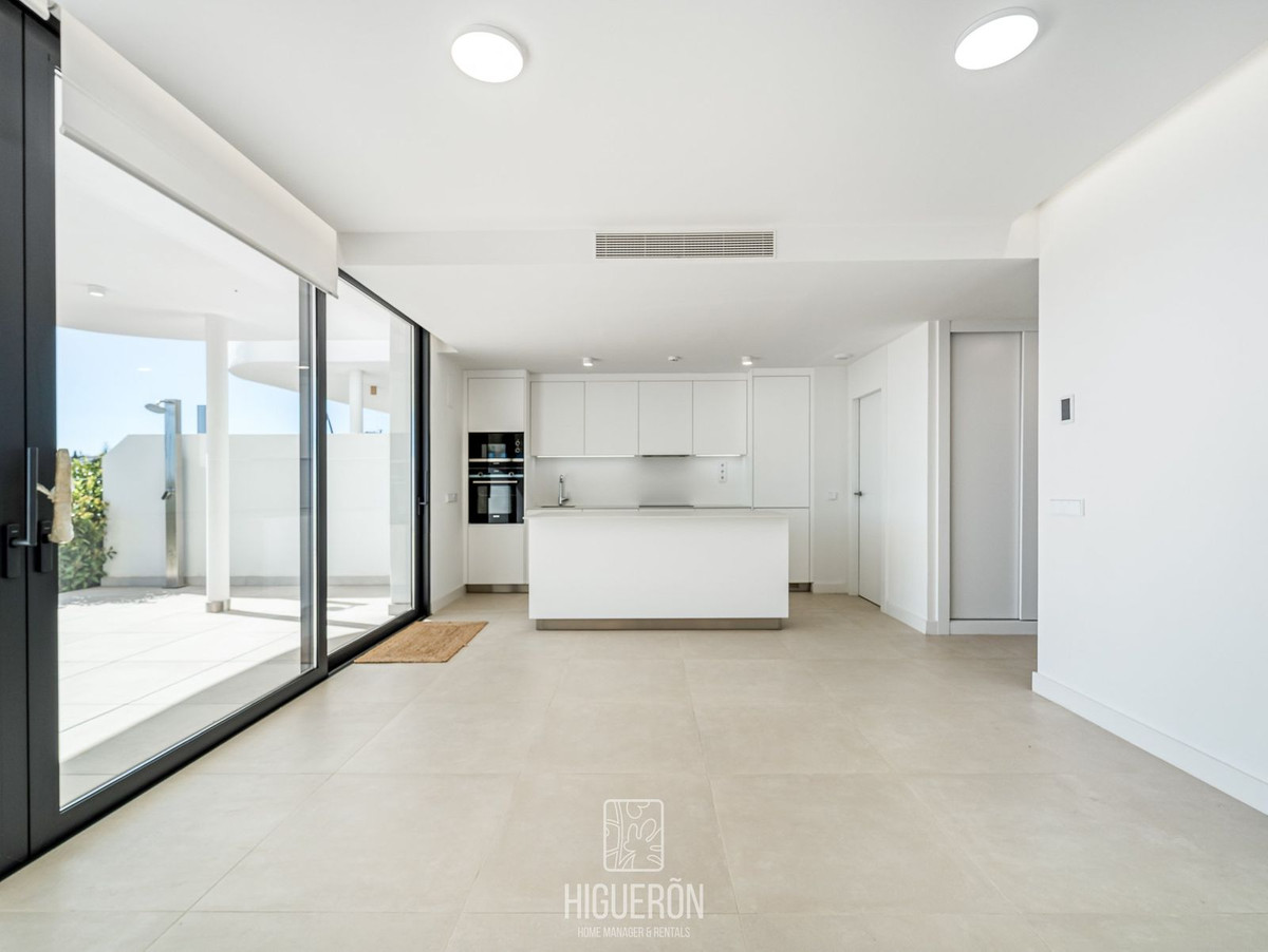 3 Bed Apartment for sale in Fuengirola Costa Del Sol, Málaga, Spain