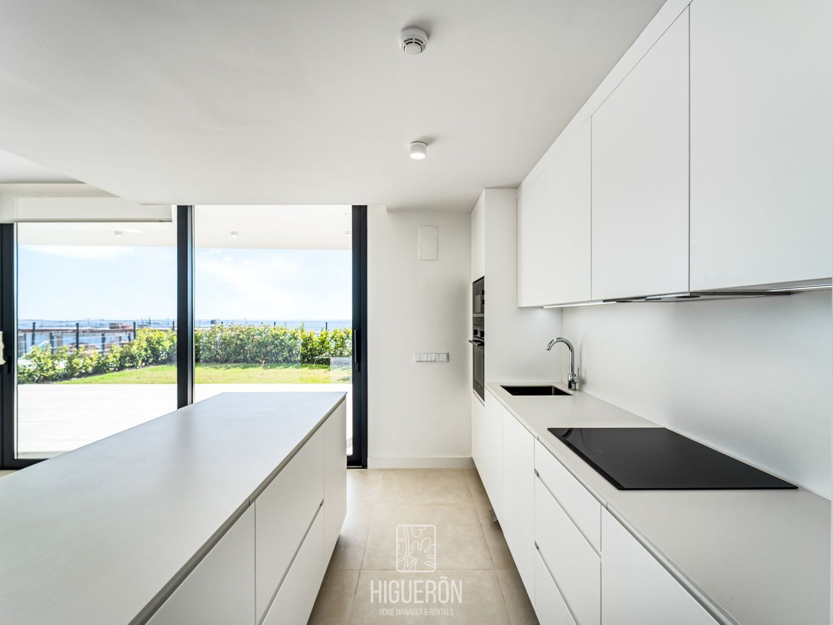3 Bed Apartment for sale in Fuengirola Costa Del Sol, Málaga, Spain