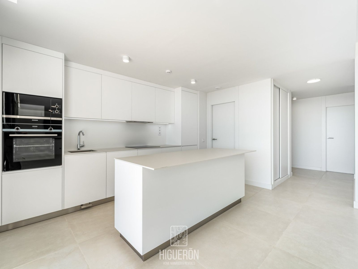 3 Bed Apartment for sale in Fuengirola Costa Del Sol, Málaga, Spain