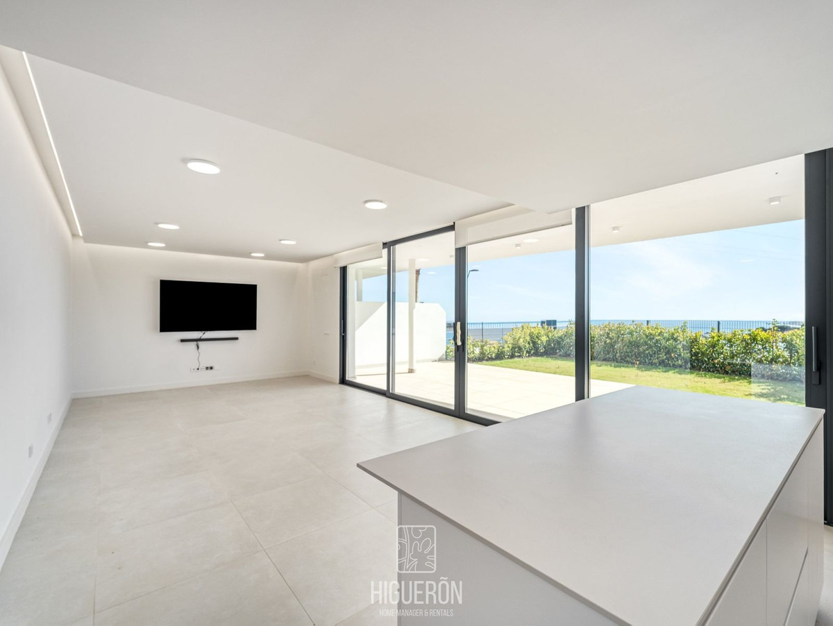 3 Bed Apartment for sale in Fuengirola Costa Del Sol, Málaga, Spain