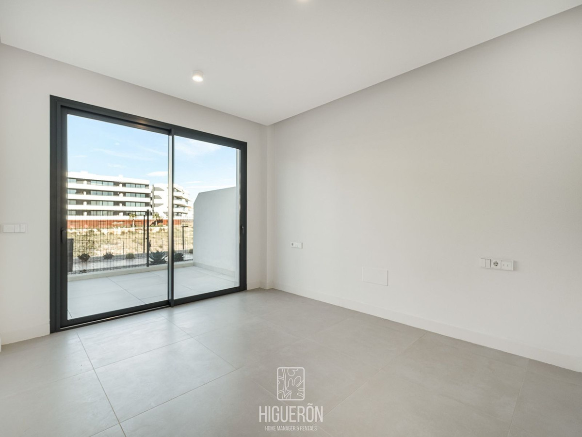 3 Bed Apartment for sale in Fuengirola Costa Del Sol, Málaga, Spain