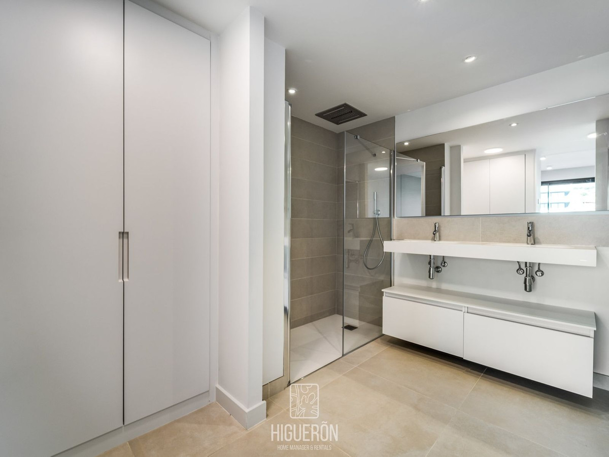 3 Bed Apartment for sale in Fuengirola Costa Del Sol, Málaga, Spain
