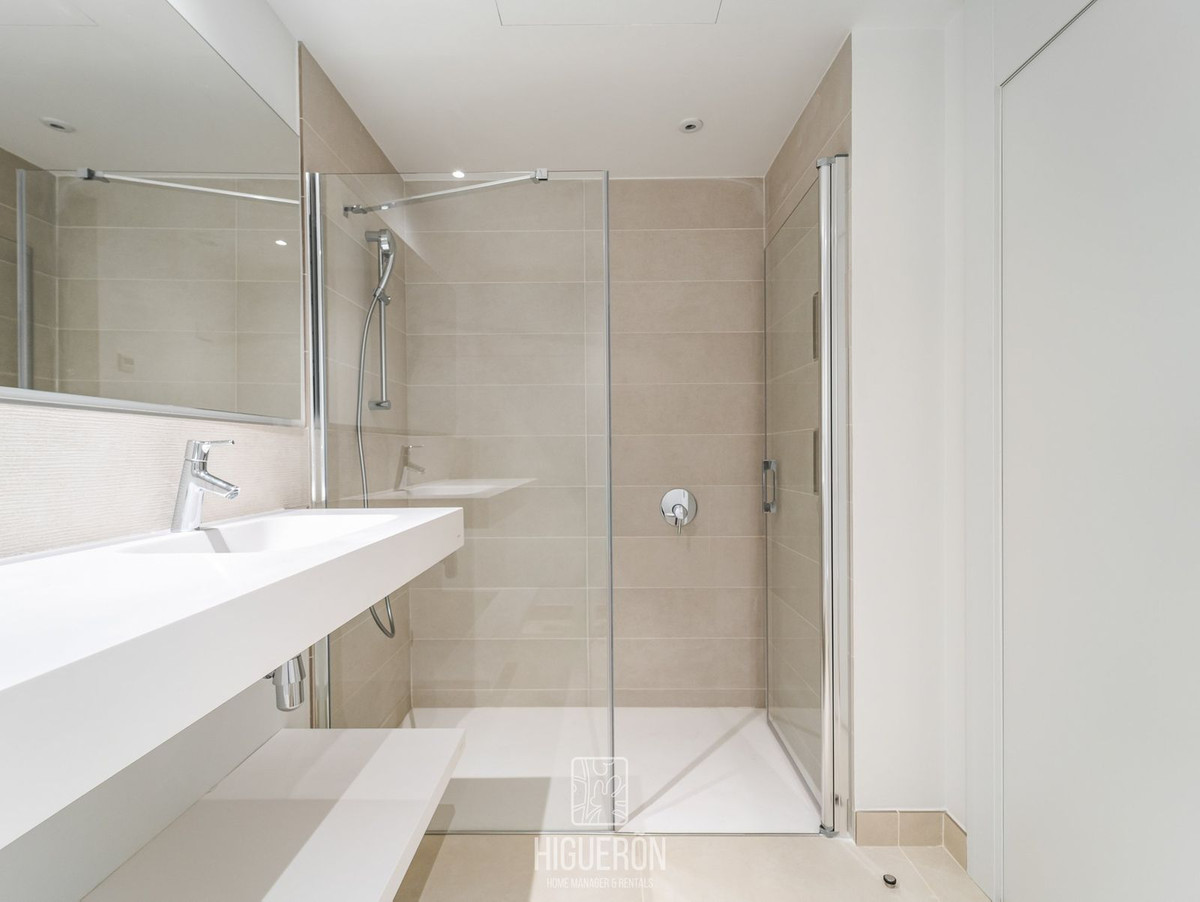 3 Bed Apartment for sale in Fuengirola Costa Del Sol, Málaga, Spain