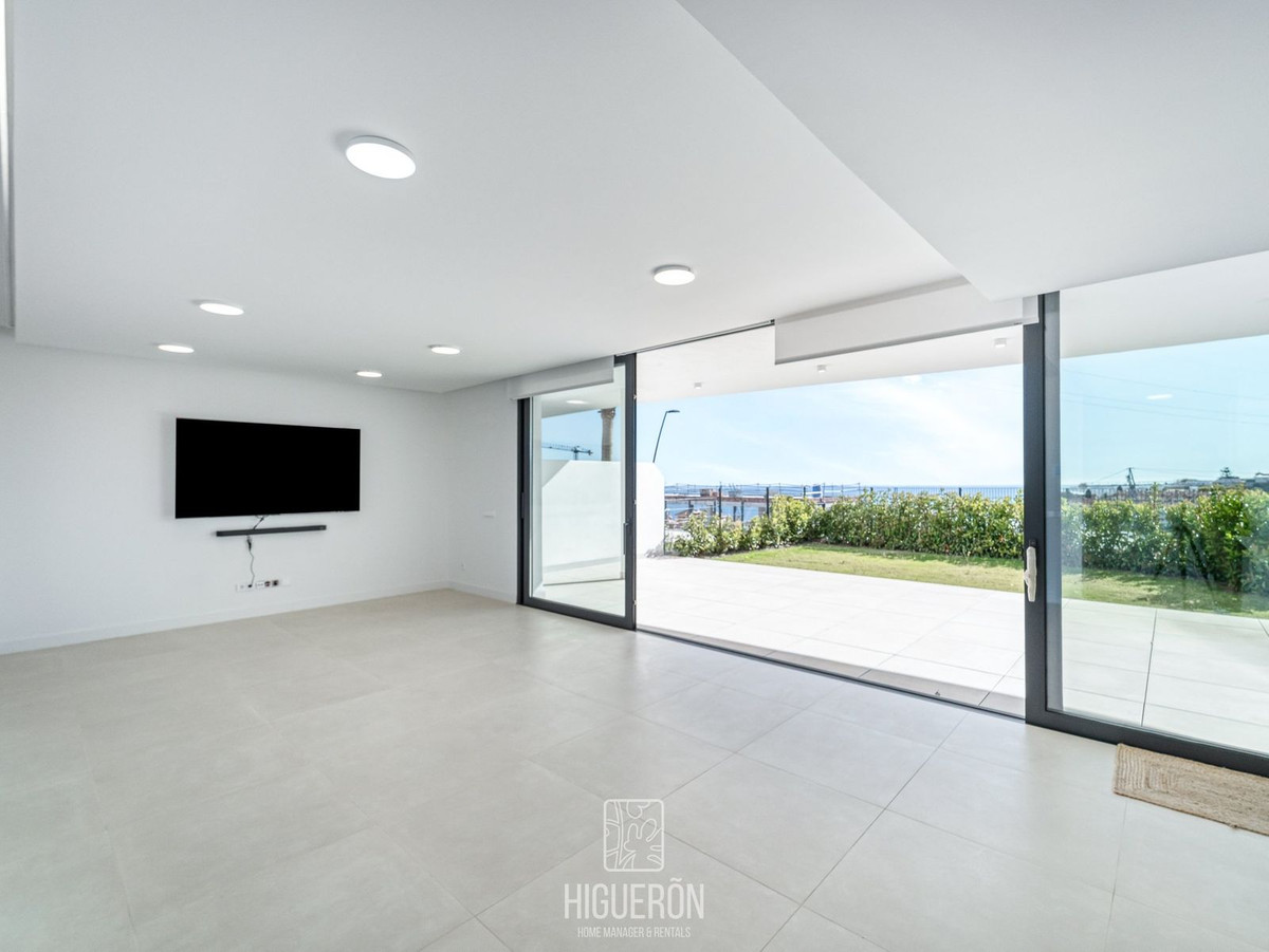 3 Bed Apartment for sale in Fuengirola Costa Del Sol, Málaga, Spain