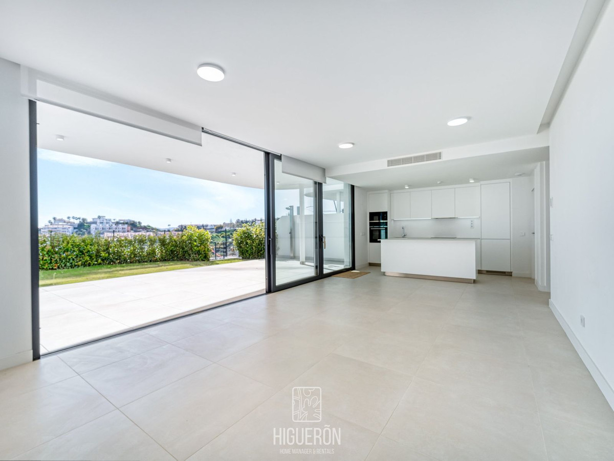3 Bed Apartment for sale in Fuengirola Costa Del Sol, Málaga, Spain
