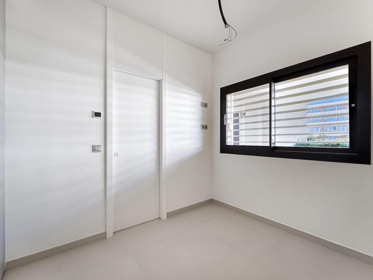 Se vende Apartamento Planta Media de 2 dormitorios en Costa Del Sol, Málaga, España