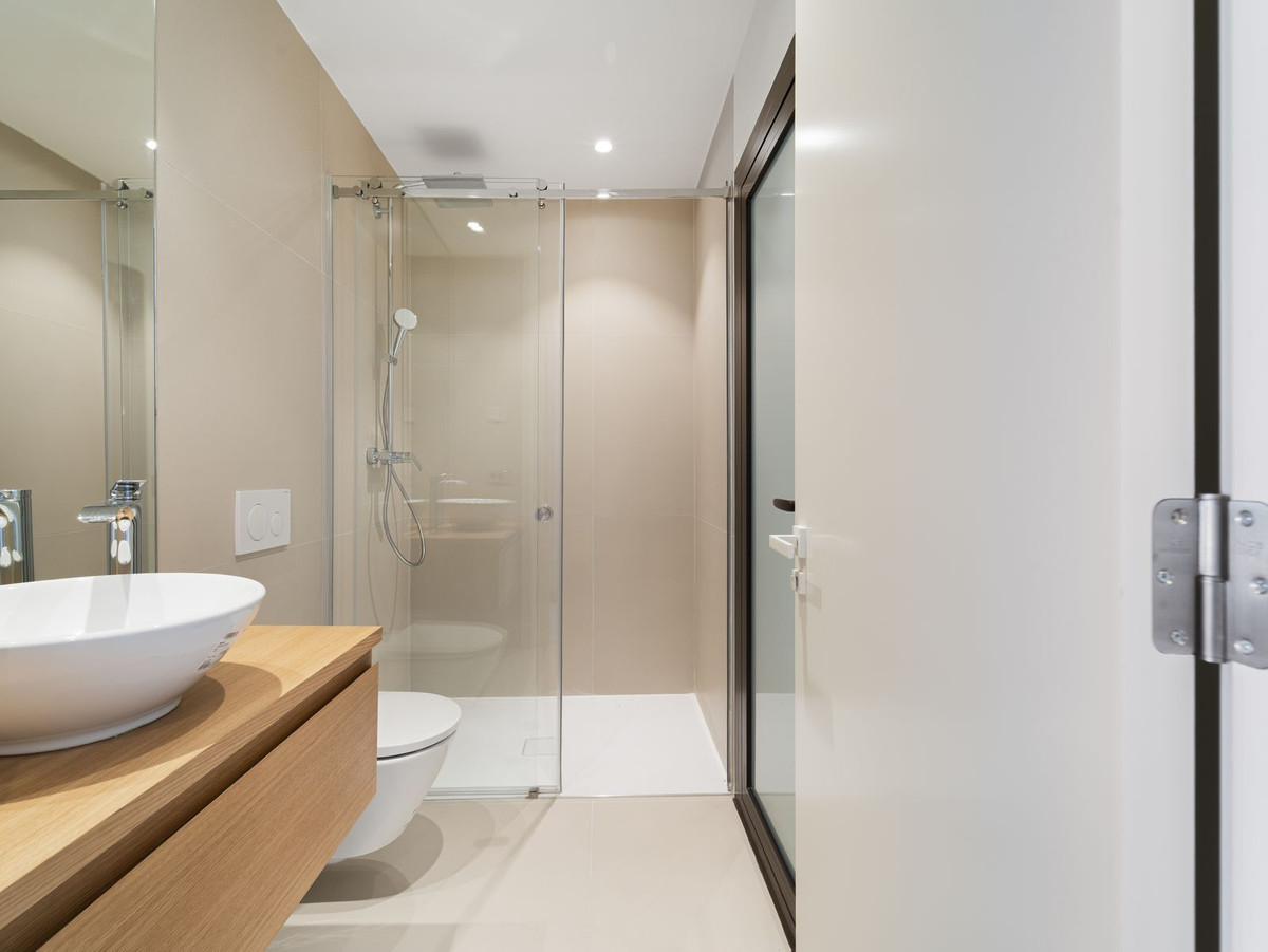 Se vende Apartamento Planta Media de 2 dormitorios en Costa Del Sol, Málaga, España
