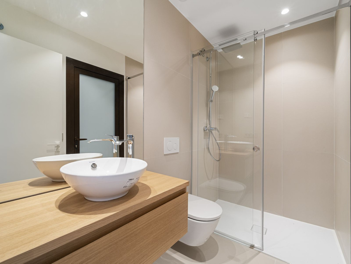 Se vende Apartamento Planta Media de 2 dormitorios en Costa Del Sol, Málaga, España