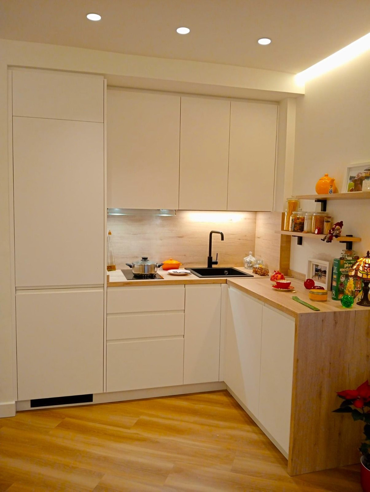 1 Bed Apartment for sale in Estepona Costa Del Sol, Málaga, Spain
