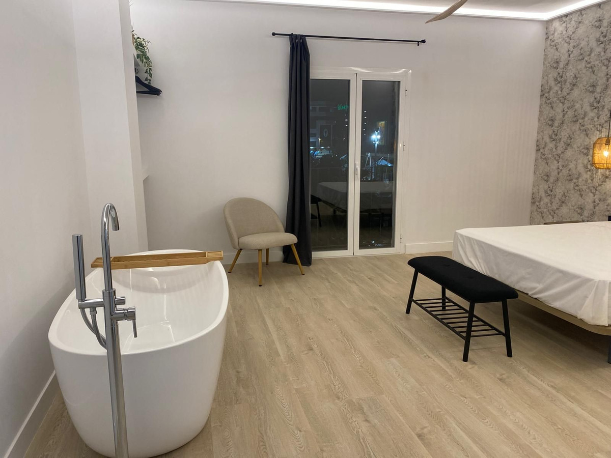 Se vende Apartamento Planta Media de 4 dormitorios en Costa Del Sol, Málaga, España