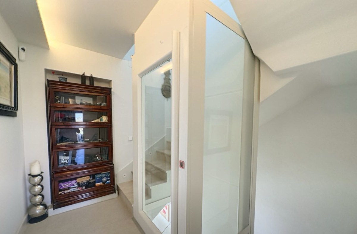 3 Bed Apartment for sale in Estepona Costa Del Sol, Málaga, Spain