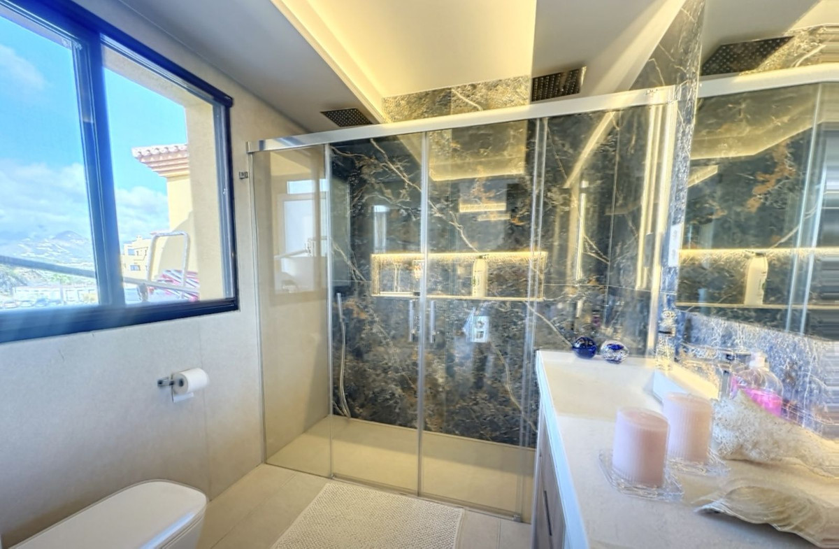 3 Bed Apartment for sale in Estepona Costa Del Sol, Málaga, Spain