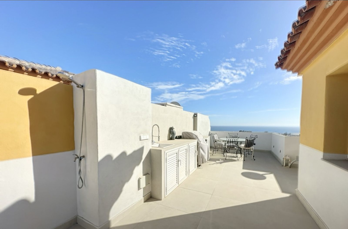 3 Bed Apartment for sale in Estepona Costa Del Sol, Málaga, Spain