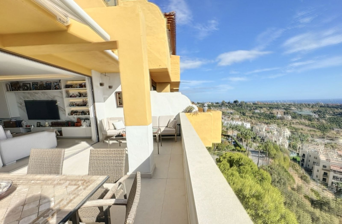 3 Bed Apartment for sale in Estepona Costa Del Sol, Málaga, Spain