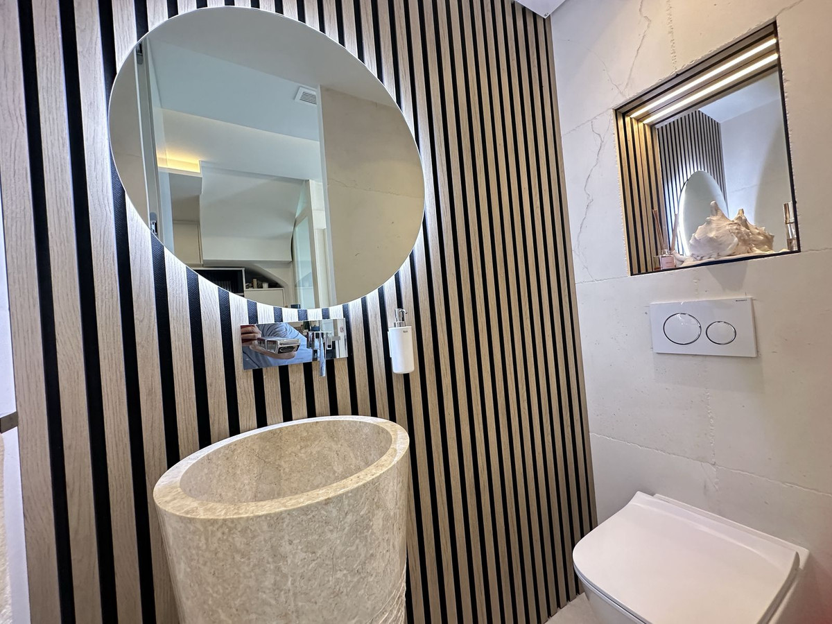 3 Bed Apartment for sale in Estepona Costa Del Sol, Málaga, Spain