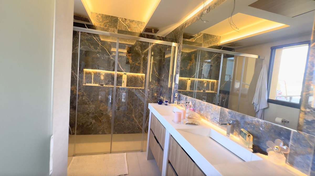 3 Bed Apartment for sale in Estepona Costa Del Sol, Málaga, Spain