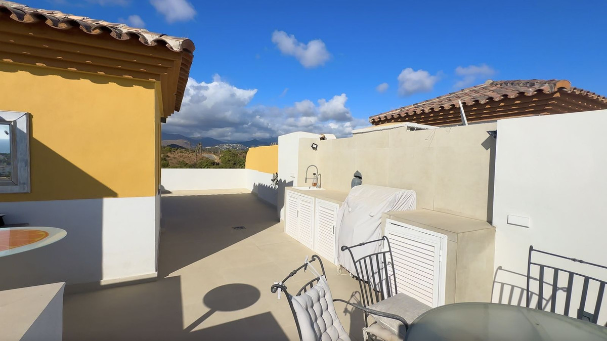 3 Bed Apartment for sale in Estepona Costa Del Sol, Málaga, Spain