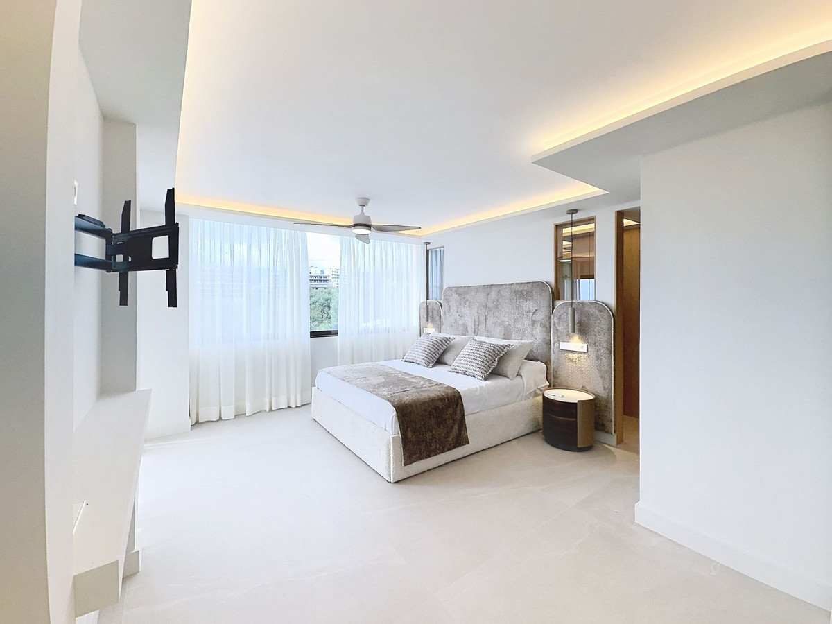 3 Bed Apartment for sale in Estepona Costa Del Sol, Málaga, Spain