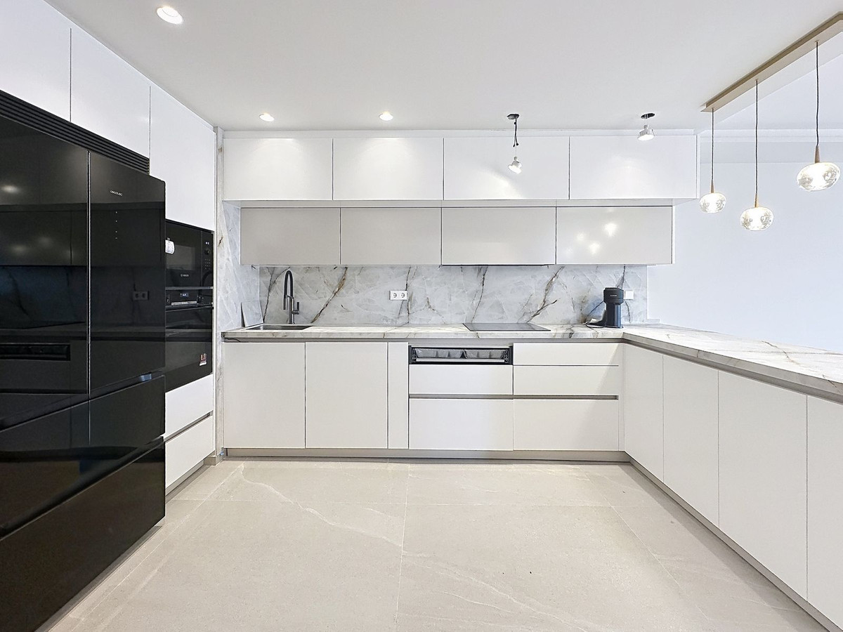 3 Bed Apartment for sale in Estepona Costa Del Sol, Málaga, Spain