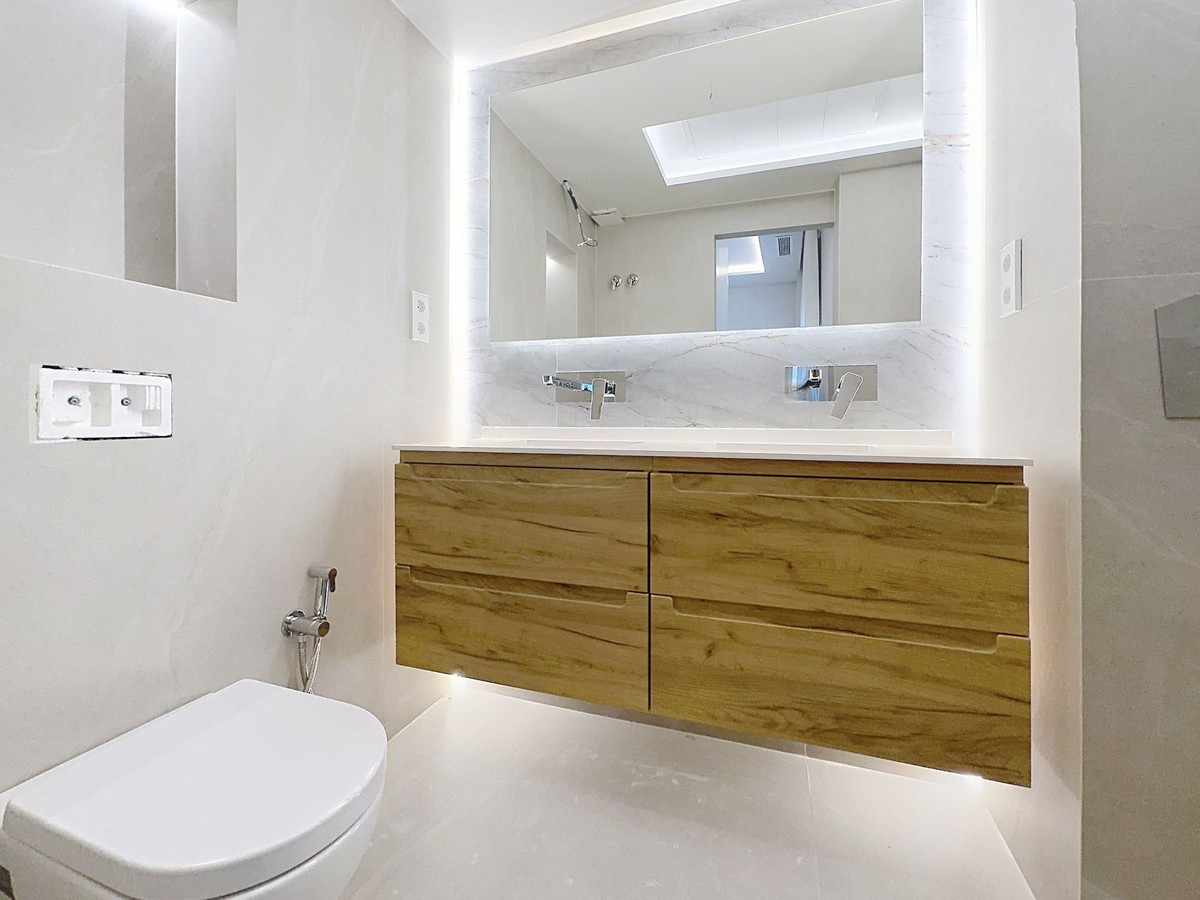 3 Bed Apartment for sale in Estepona Costa Del Sol, Málaga, Spain