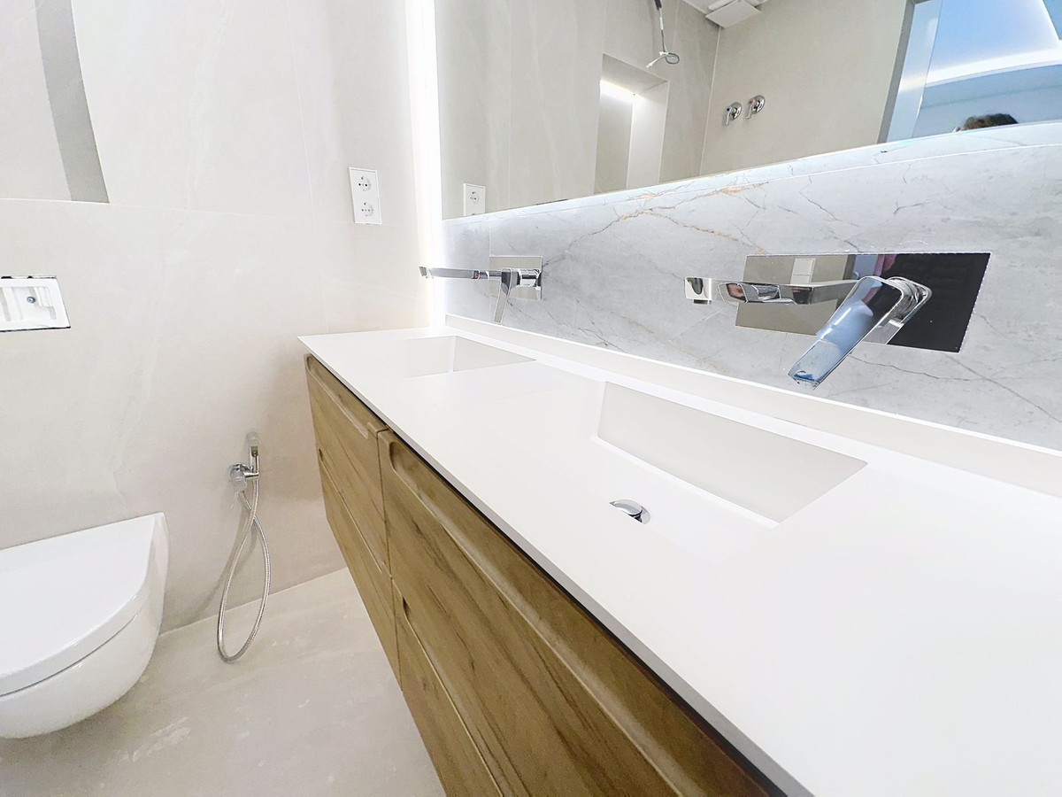 3 Bed Apartment for sale in Estepona Costa Del Sol, Málaga, Spain