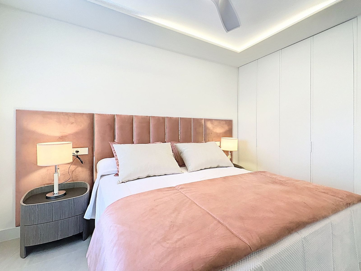 3 Bed Apartment for sale in Estepona Costa Del Sol, Málaga, Spain