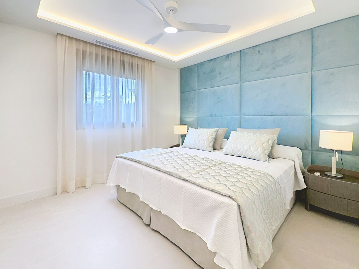 3 Bed Apartment for sale in Estepona Costa Del Sol, Málaga, Spain
