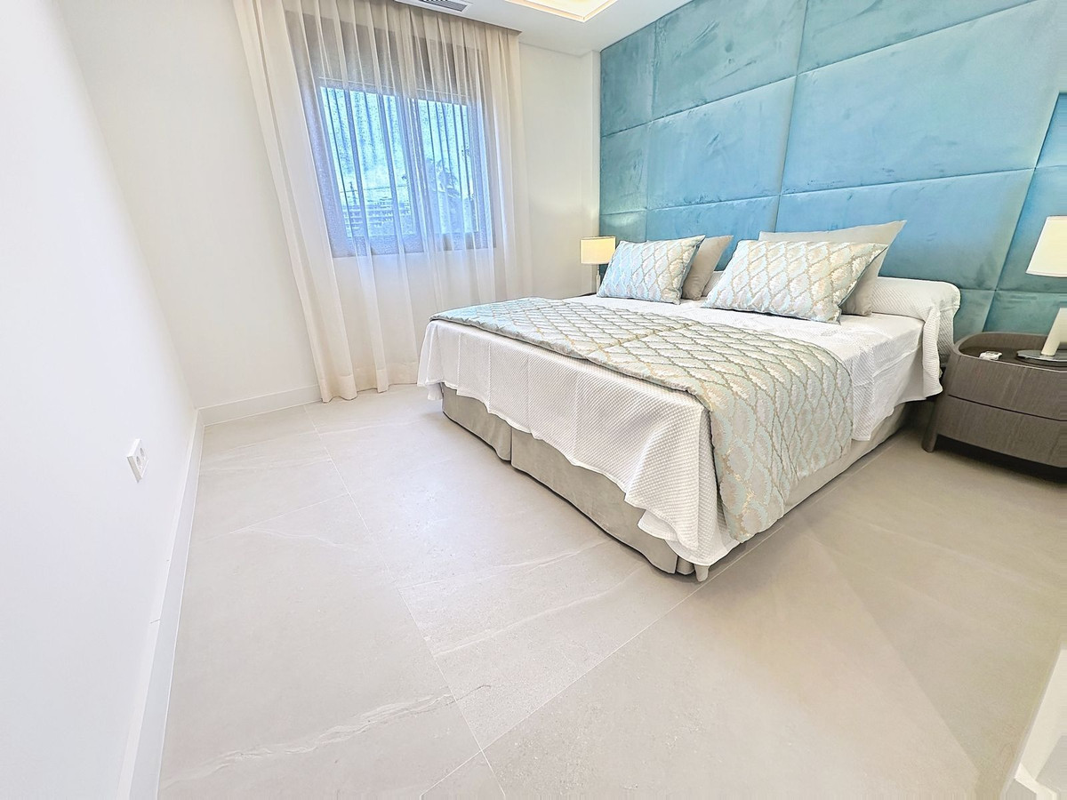 3 Bed Apartment for sale in Estepona Costa Del Sol, Málaga, Spain