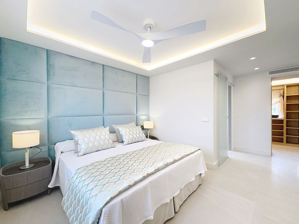 3 Bed Apartment for sale in Estepona Costa Del Sol, Málaga, Spain